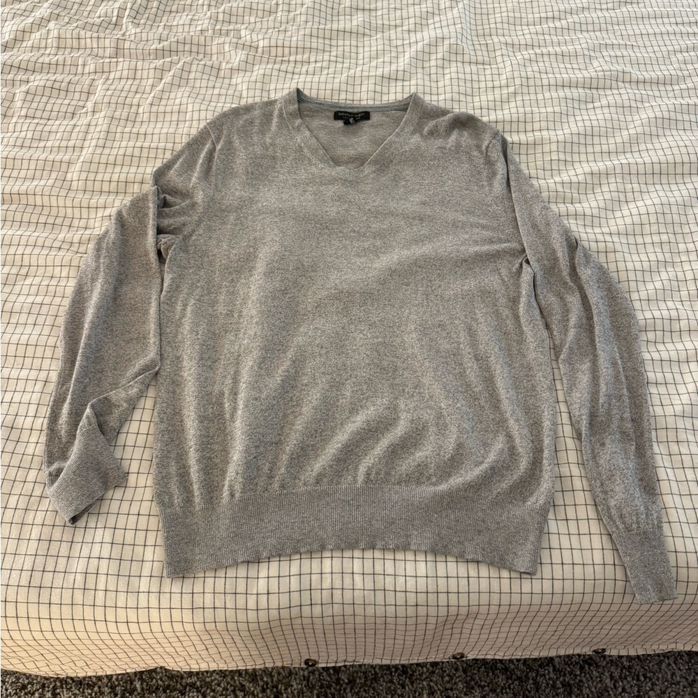 Banana republic men’s silk and cashmere V neck sweater size L
